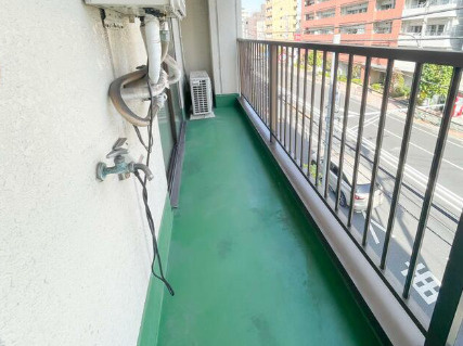 イーストビル錦糸町Ⅲのバルコニー|暖かな日差しのふりそそぐバルコニー