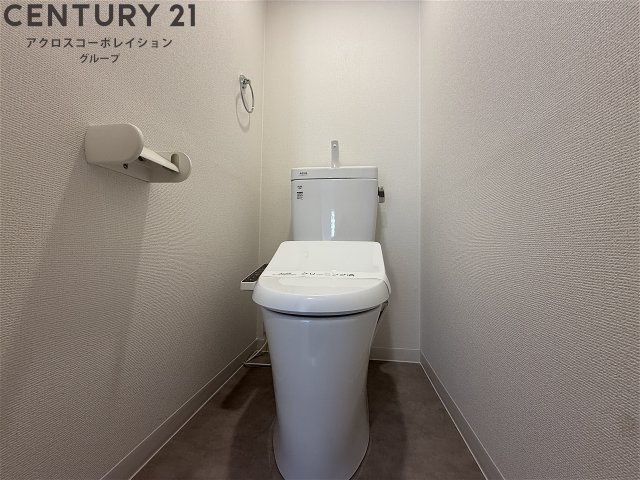 温水洗浄便座付きのトイレです♪