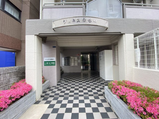ジュネス南塚口のエントランス