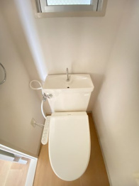 温水洗浄便座付きのトイレです♪