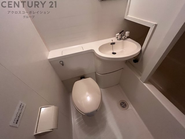 浴室内にトイレがあります♪