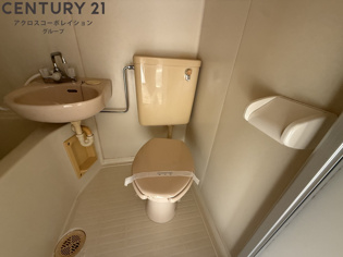 浴室内にトイレがあります☆
