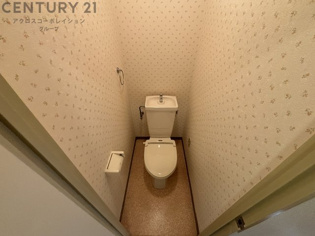温水洗浄便座付きのトイレです♪