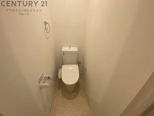 温水洗浄便座付きのトイレです♪