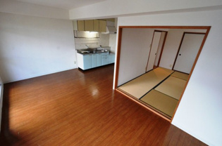 ラフォーレハタ2の居間