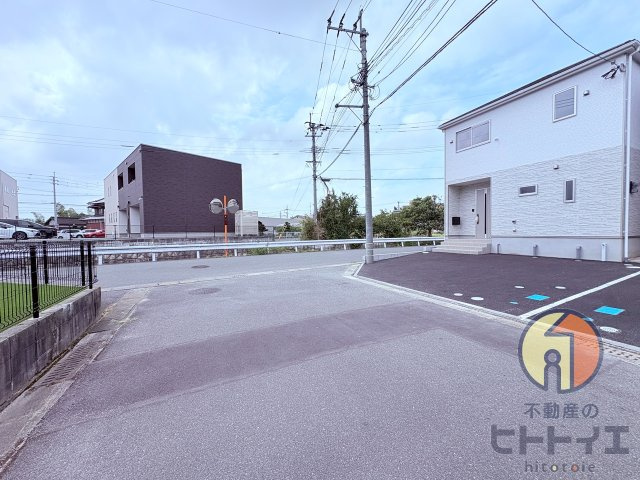 新築建売)八女市室岡の前面道路含む現地写真