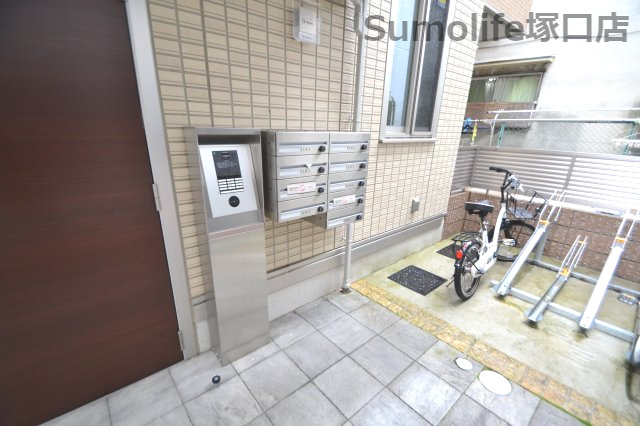D-room名神町のエントランス