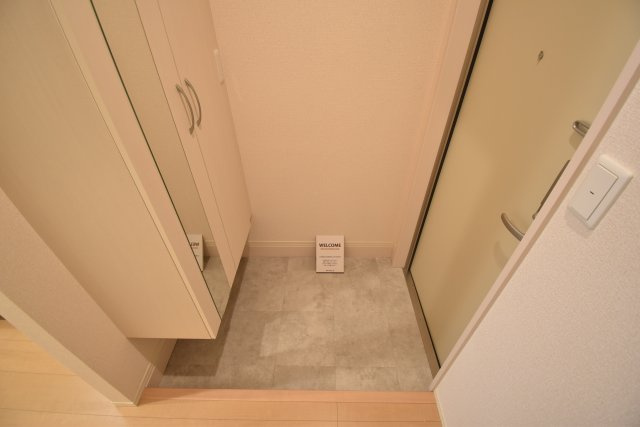 D-room名神町の玄関