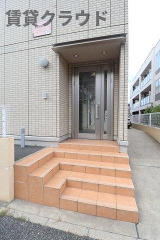 第８須賀ハイツのエントランス|お気軽にお問い合わせください♪
