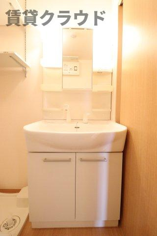 第８須賀ハイツの洗面所|朝の準備に活躍する、洗髪洗面化粧台！