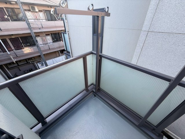 杉並区桃井4丁目　中古戸建のバルコニー|現地写真

現地ご見学希望・資料請求などお気軽にお問い合わせ下さい！
03-5990-5201