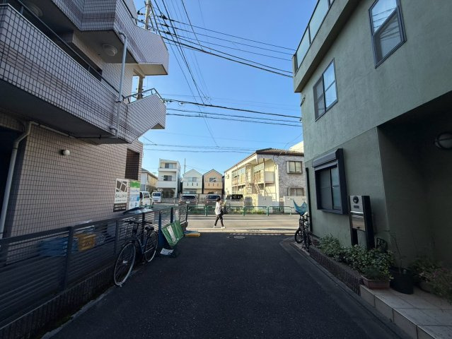 杉並区桃井4丁目　中古戸建の前面道路含む現地写真|現地写真

現地ご見学希望・資料請求などお気軽にお問い合わせ下さい！
03-5990-5201