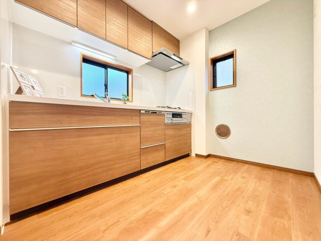 杉並区桃井4丁目　中古戸建のキッチン|現地写真

現地ご見学希望・資料請求などお気軽にお問い合わせ下さい！
03-5990-5201
