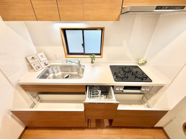 杉並区桃井4丁目　中古戸建のキッチン|現地写真

現地ご見学希望・資料請求などお気軽にお問い合わせ下さい！
03-5990-5201