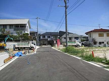 廿日市市地御前北３丁目　新築一戸建ての前面道路含む現地写真