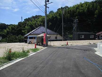 廿日市市地御前北３丁目　新築一戸建ての前面道路含む現地写真