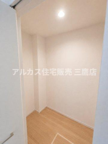 三鷹市井口5丁目 中央線 武蔵境駅 新築戸建の収納|衣類や荷物をすっきりとまとめて収納できる、使い勝手の良いWIC。