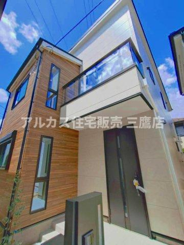 三鷹市井口5丁目 中央線 武蔵境駅 新築戸建のその他|ガラス手すりのバルコニーが開放感をプラスする、スタイリッシュな外観。