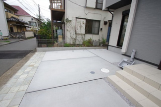 【駐車場】 | 【仲介手数料無料！！】立川市栄町4丁目　新築戸建て（全2棟）1号棟　5590万円 | 間口が広いので駐輪スペースは十分にあります。