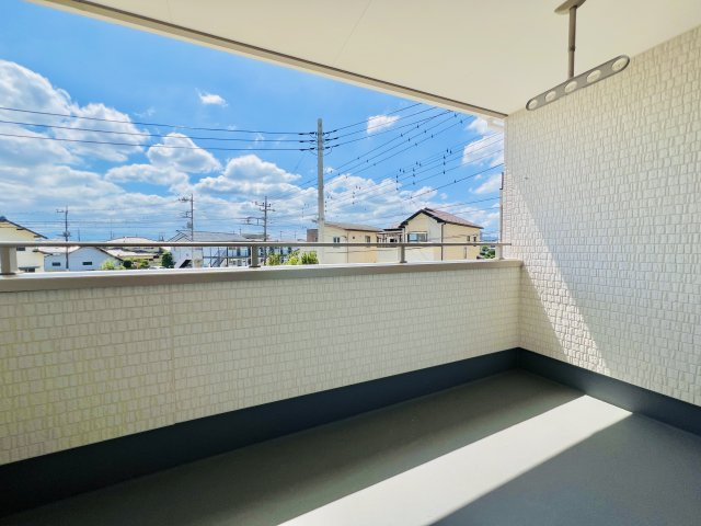 高崎市上中居町のバルコニー|趣味の時間も楽しめるインナーバルコニー♪