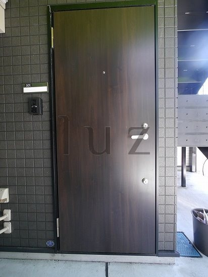 モダンルイーズ鶴見の玄関