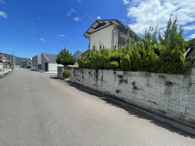国分寺町新名　土地の前面道路含む現地写真