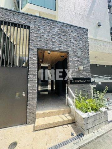横浜市中区長者町５丁目の賃貸マンションのエントランス