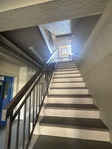ニュー京阪マンションのロビー