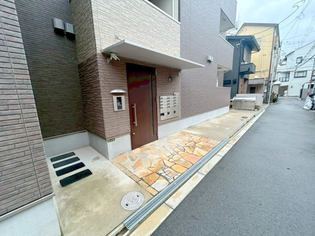 フジパレス下新庄駅東１番館のエントランス