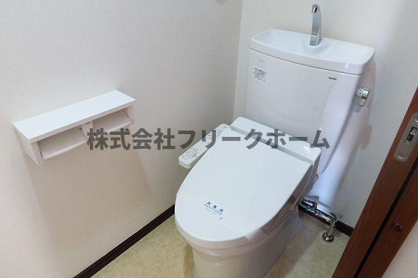 三鷹市新川６丁目の賃貸マンションのトイレ