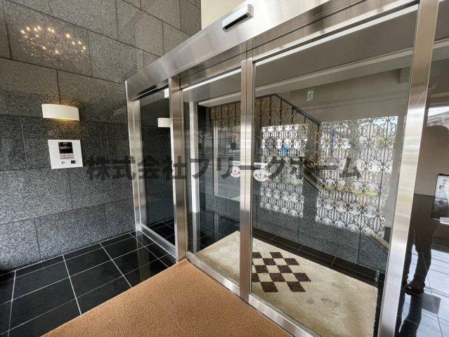 三鷹市新川６丁目の賃貸マンションのロビー
