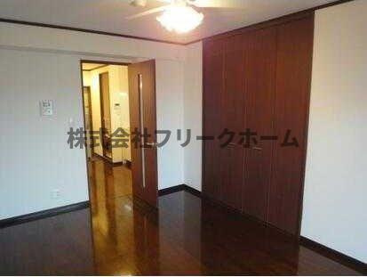 三鷹市新川６丁目の賃貸マンションの居間・リビング