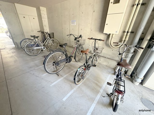 エステムコート難波サウスプレイス2レフィーナ　仲介手数料無料の駐車場