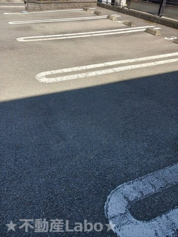 クラージュの駐車場