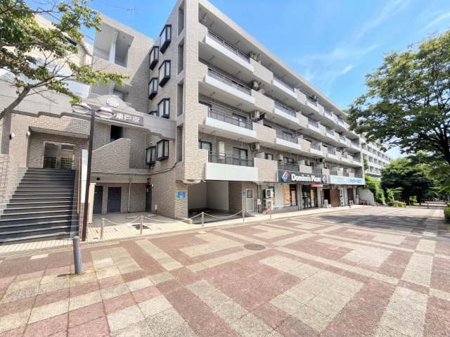コーラル東戸塚の外観|◆管理体制良好なマンションです。清潔感のあるエントランスに開放感のある住環境。