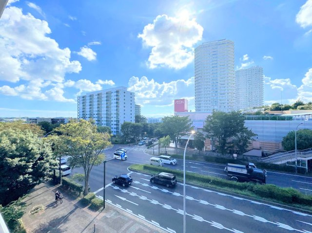 コーラル東戸塚の展望|◆どこまでも続く空と街並みを一望。毎日が特別感に包まれる、開放感にあふれた心地よい住まい。