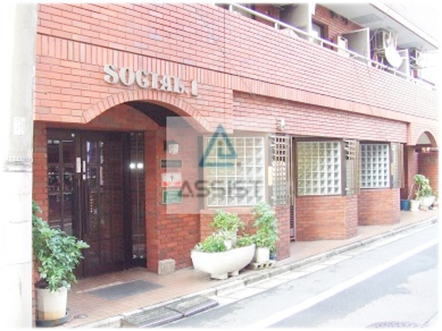 ソシアルマンションのエントランス