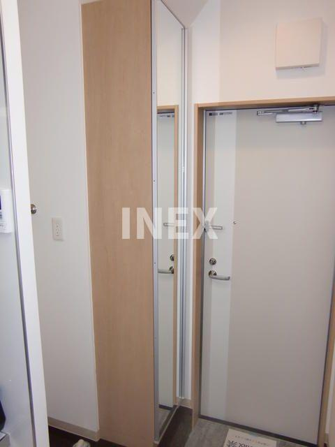横浜市港南区大久保１丁目のアパートの玄関