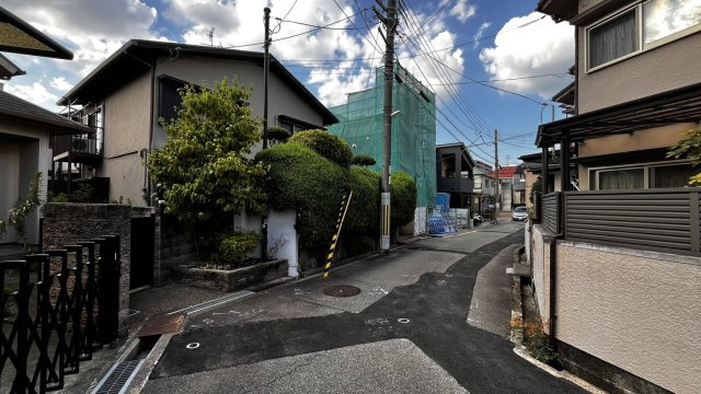豊中市玉井町３丁目　古家付き土地の前面道路含む現地写真