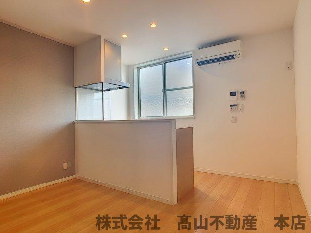 宗像市光岡のアパートの居間・リビング