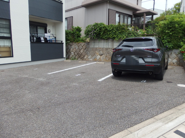 ピネータの駐車場