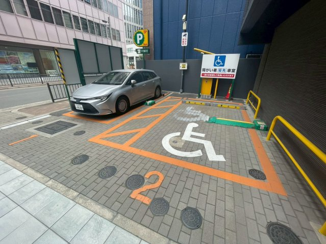 レジデンス本町靭公園の駐車場