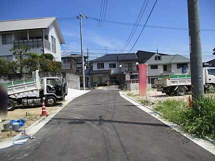 廿日市市地御前北３丁目　新築一戸建ての前面道路含む現地写真