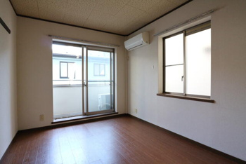 洋室６帖　角部屋２面採光