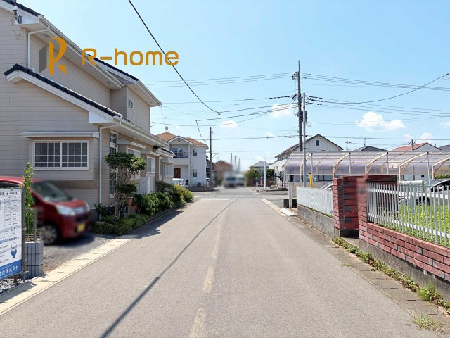 ひたちなか市中根9期　新築戸建て　4号棟の前面道路含む現地写真|周辺環境も併せて案内致します♪
閑静な住宅地で笑顔あふれる新生活！
ぜひ現地へお越しください♪