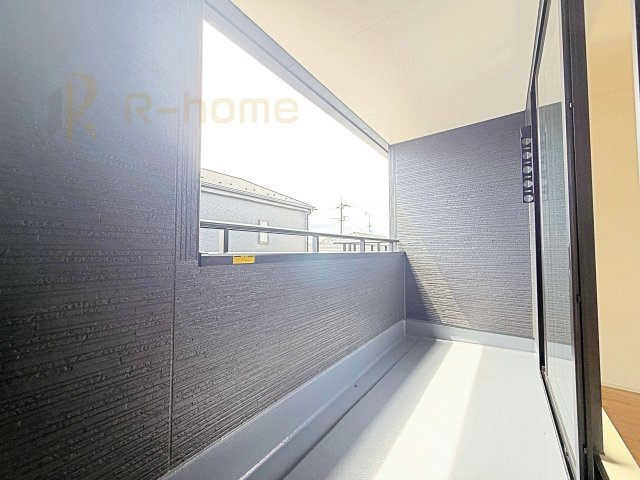 ひたちなか市中根9期　新築戸建て　4号棟のバルコニー|急な雨でも安心のインナーバルコニー♪忙しいご夫婦も大満足♪