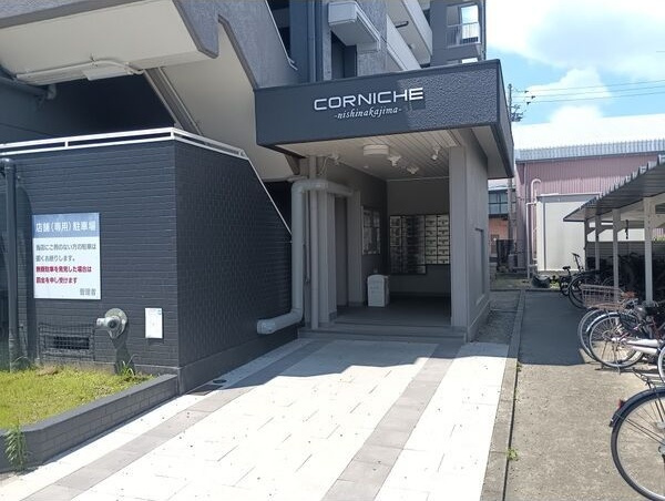 コーニッシュ西中島(旧　西中島第二マンション)のエントランス