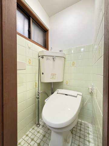 綾園3丁目戸建のトイレ