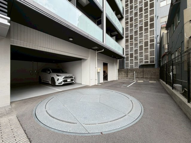 S-RESIDENCE阿波座WESTの駐車場