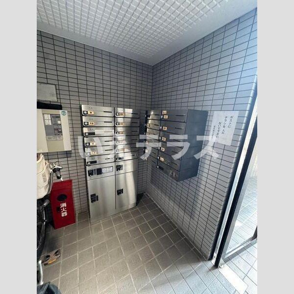 日の出ビルのエントランス